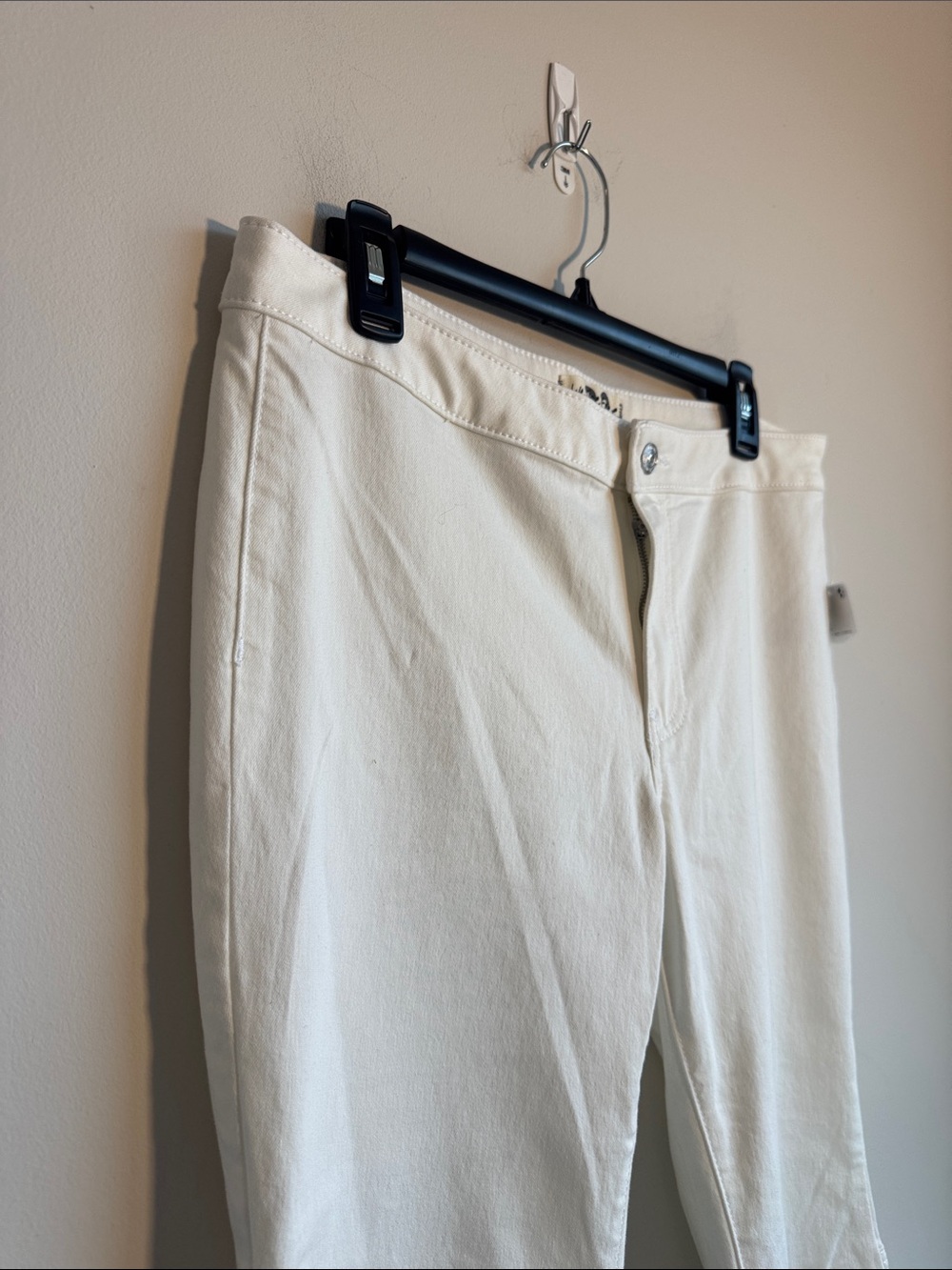 NWT We the Free Float on Flare Jeans in White - 32 - Picture 4 of 8
